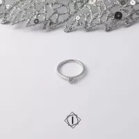 Lep klasičan verenički prsten sa brilijantom