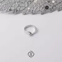 Neobični verenički prsten od belog zlata sa brilijantom