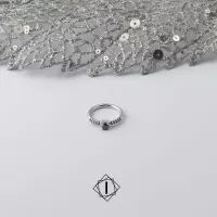 Prsten sa crnim dijamantima