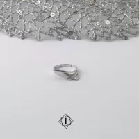 Neobičan prsten