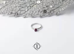 Verenički prsten sa rubinom i brilijantima