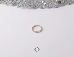 Jedinstveni zlatni prsten sa cirkonima po celom rubu