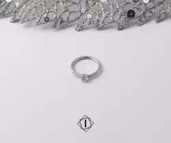 EKSKLUZIVNI verenički prsten sa 11 brilijanata