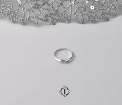 Prsten od belog zlata sa cirkonom