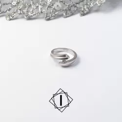 Nesvakidašnji verenički prsten od belog zlata