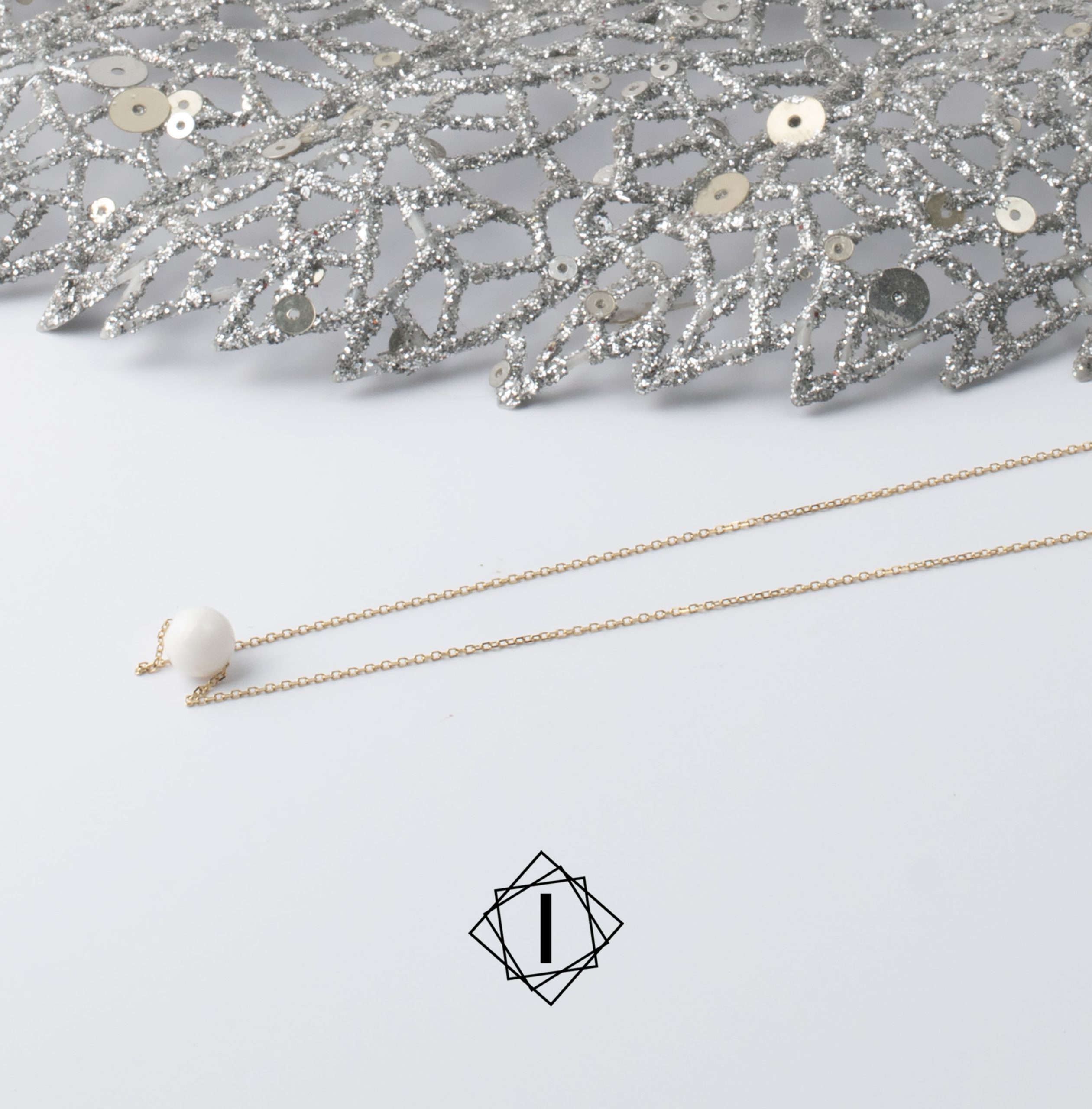 Zlatna ogrlica sa biserom Zlatna ogrlica sa biserom