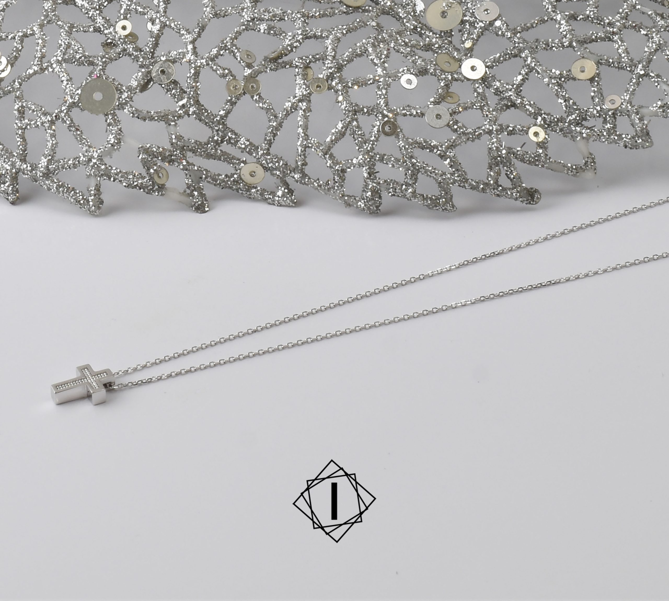 White gold necklace with pendant White gold necklace with pendant