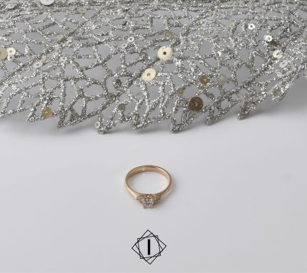 Prsten od roze zlata sa cirkonima