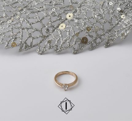 Zlatni prsten sa cirkonima