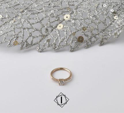 Prelep zlatni prsten