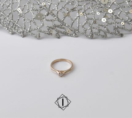 Prsten od roze zlata sa brilijantima