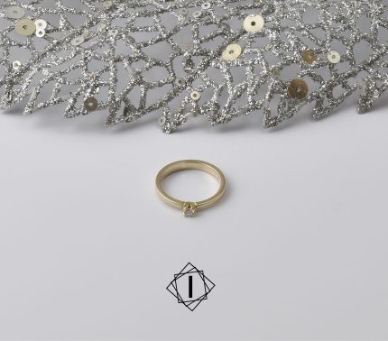 Zlatni verenički prsten sa dijamantom