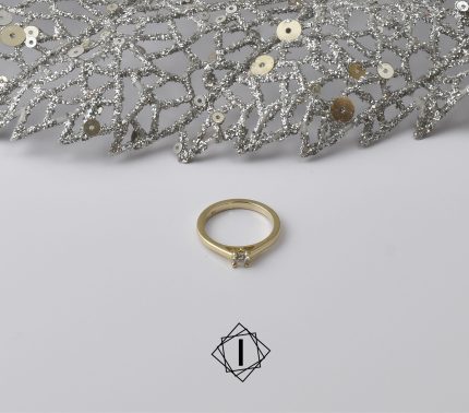 Klasičan zlatni verenički prsten