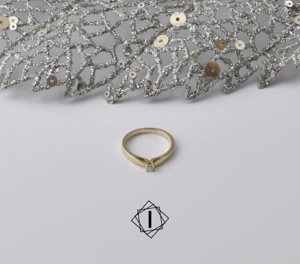 Dijamantski verenički prsten