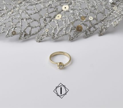 Lep verenički prsten sa dijamantom