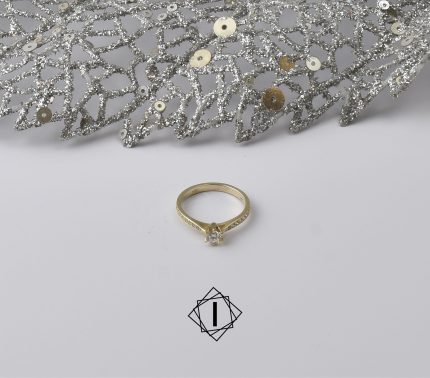 Dijamantski verenički prsten