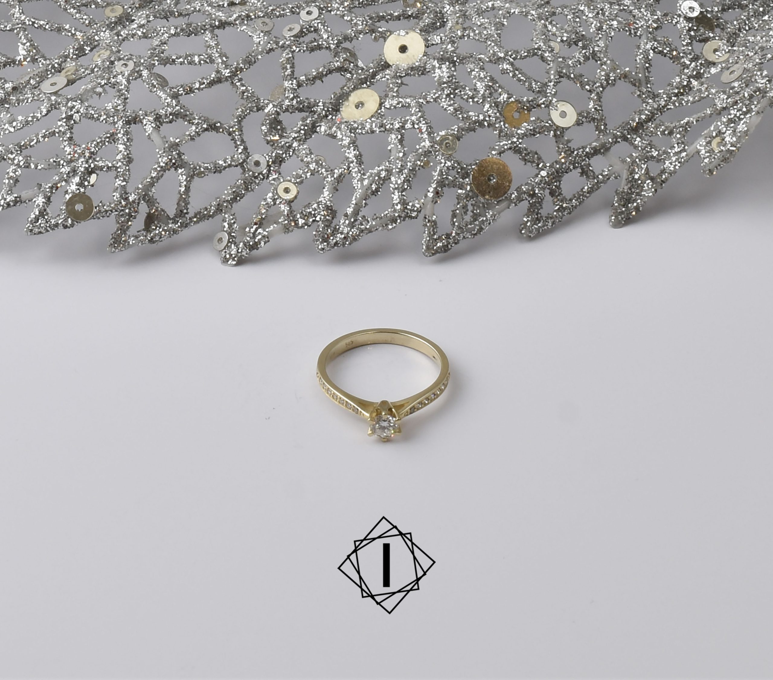 Dijamantski verenički prsten