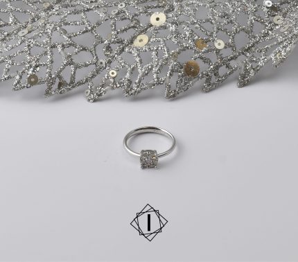 Prsten od belog zlata sa dijamantima