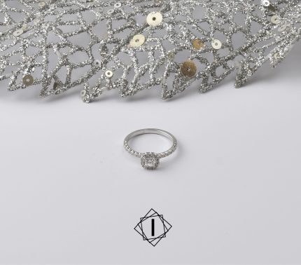 Prsten od belog zlata sa dijamantima