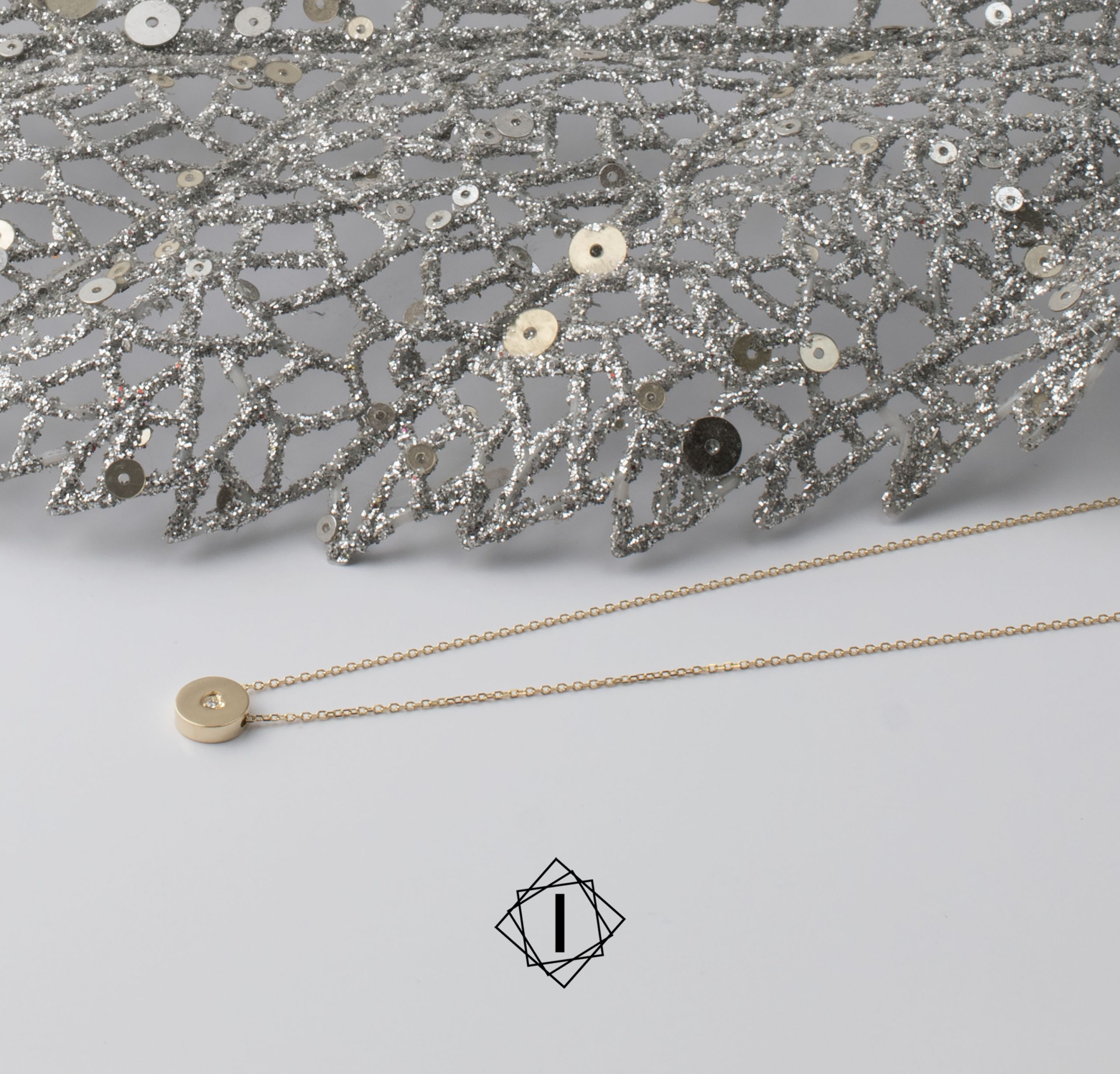 Zlatna ogrlica sa priveskom