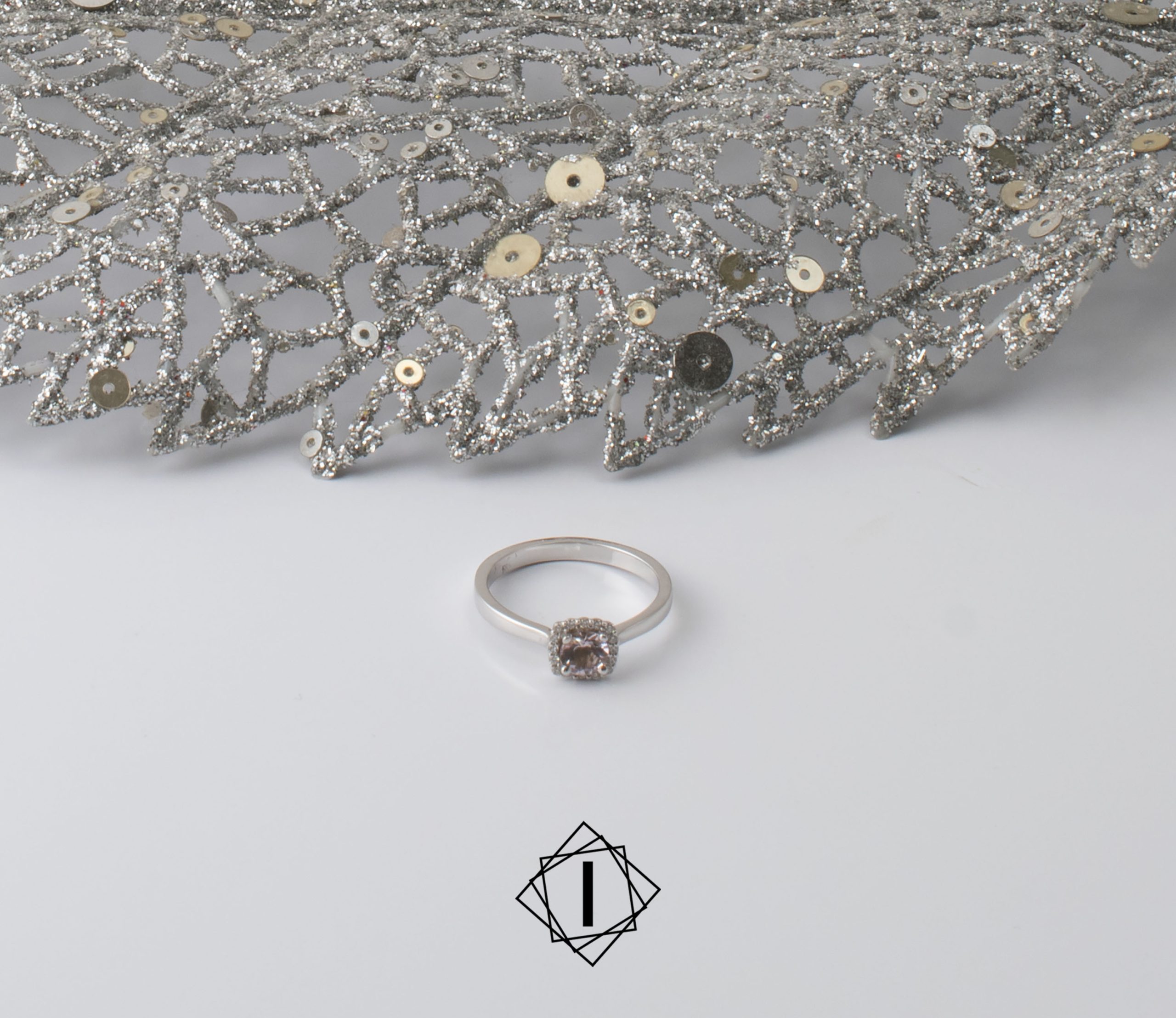 Prsten sa morganitom i brilijantima