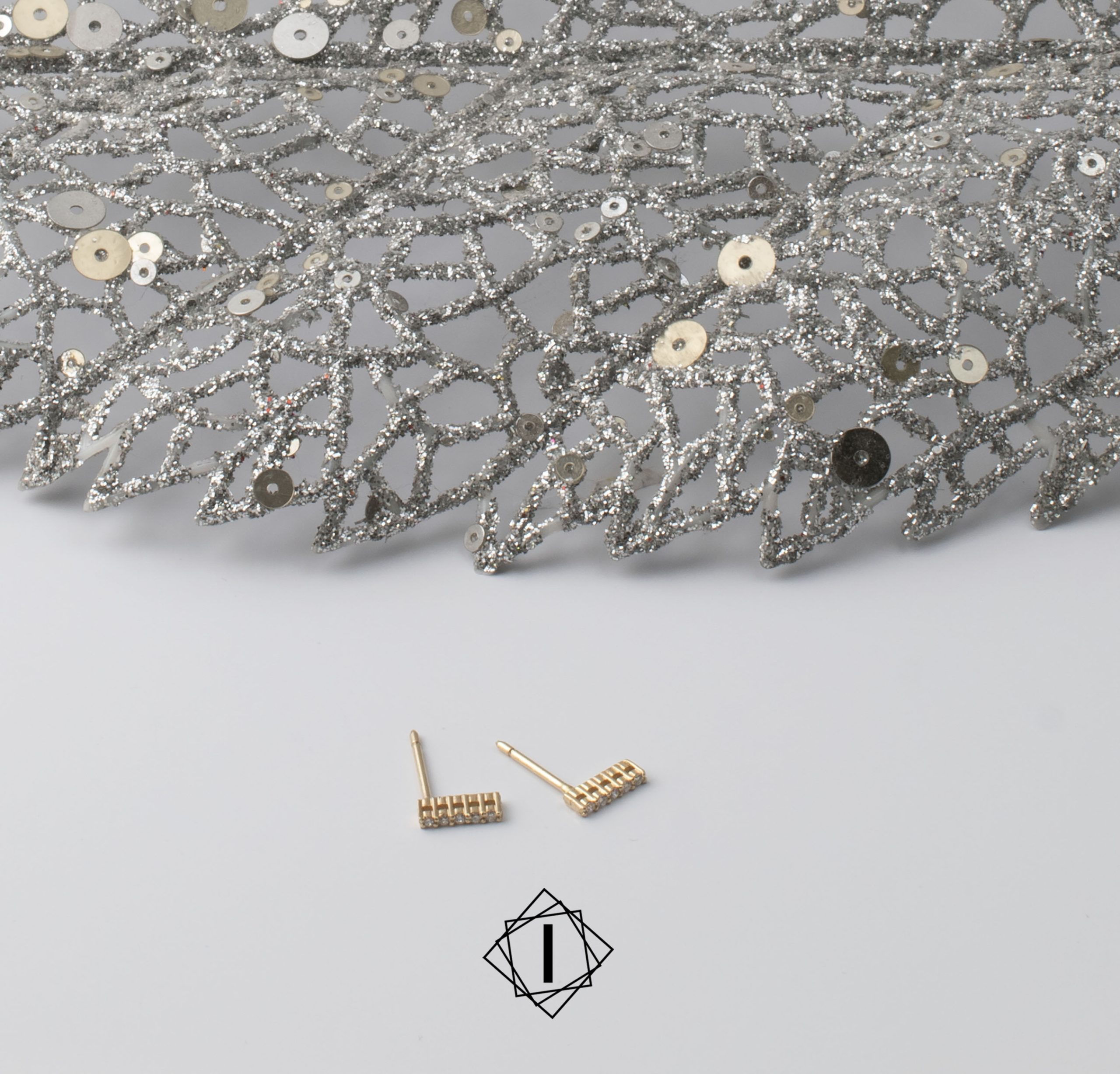 Minđuše sa po pet dijamanata