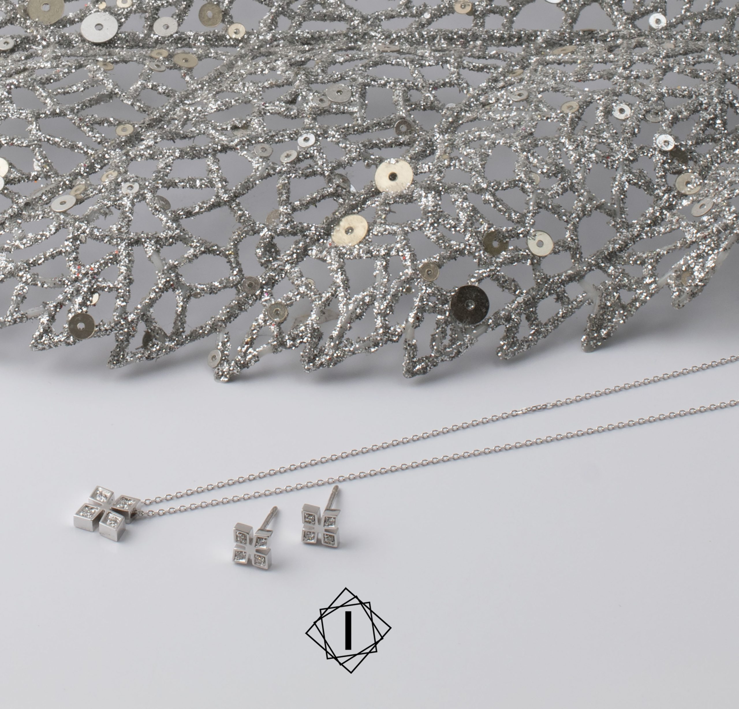 Komplet ogrlica i minđuše sa dijamantima