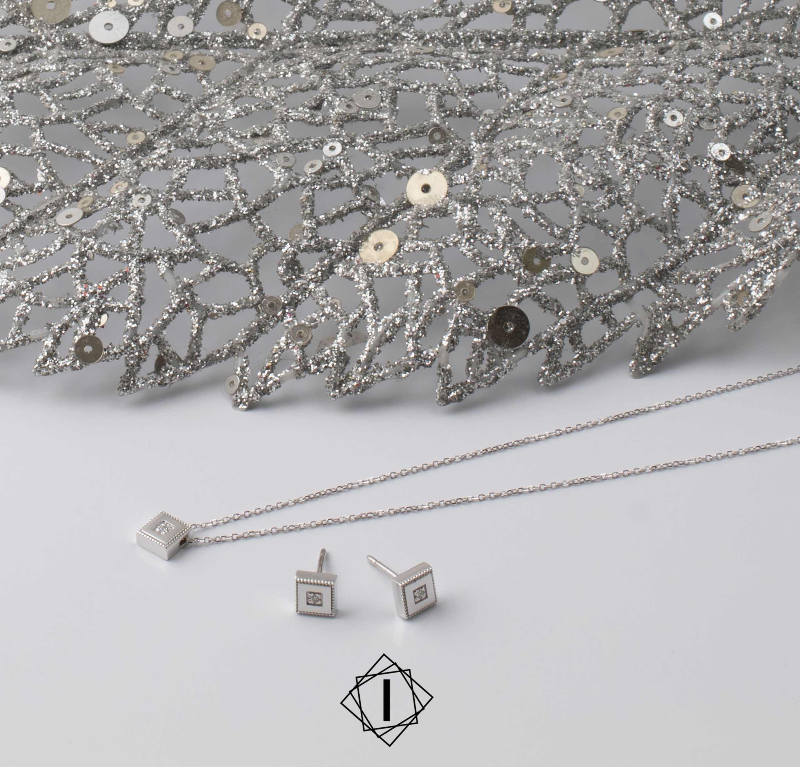 Komplet nakita sa dijamantima