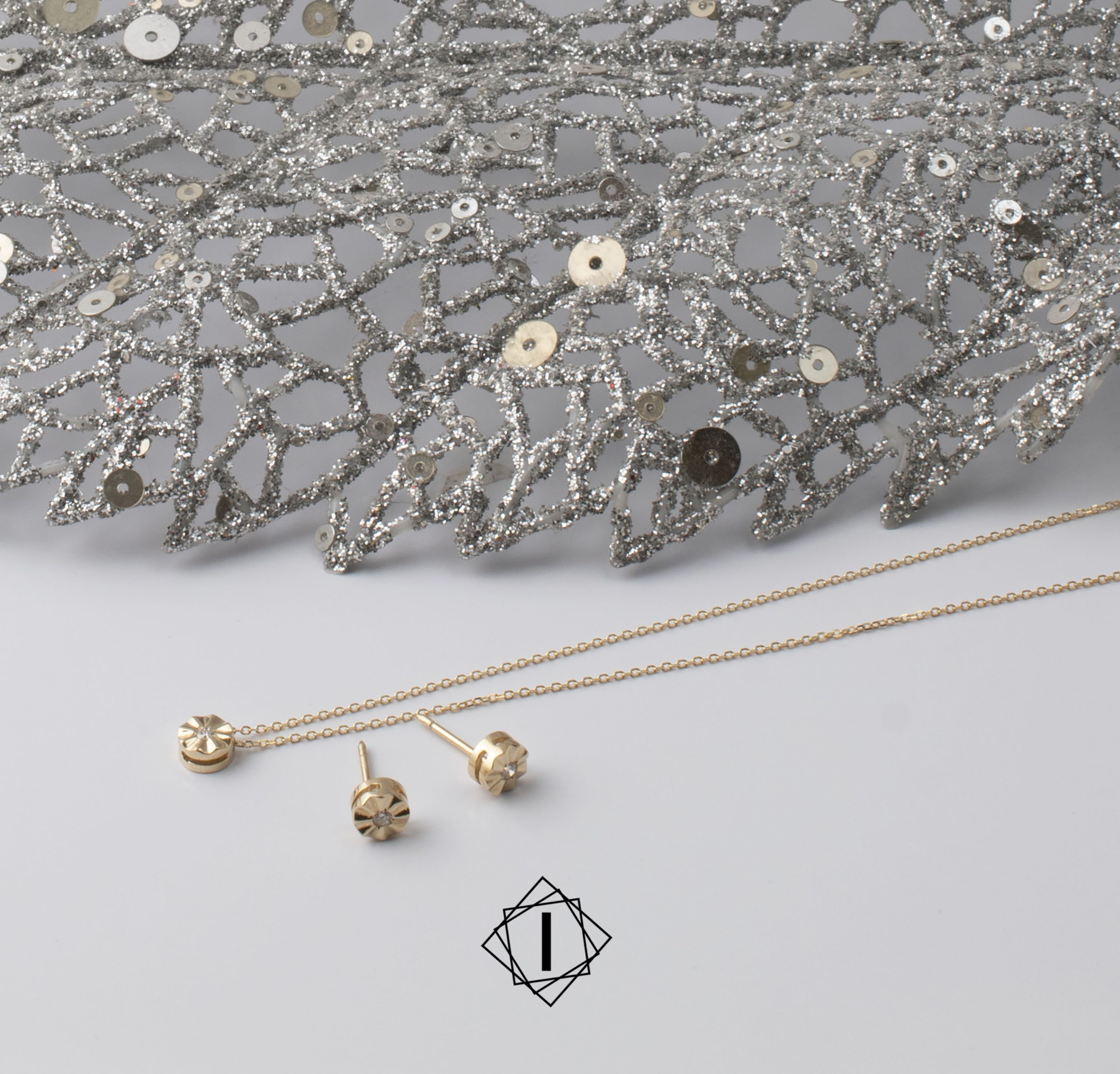 Ogrlica i minđuše sa dijamantima i