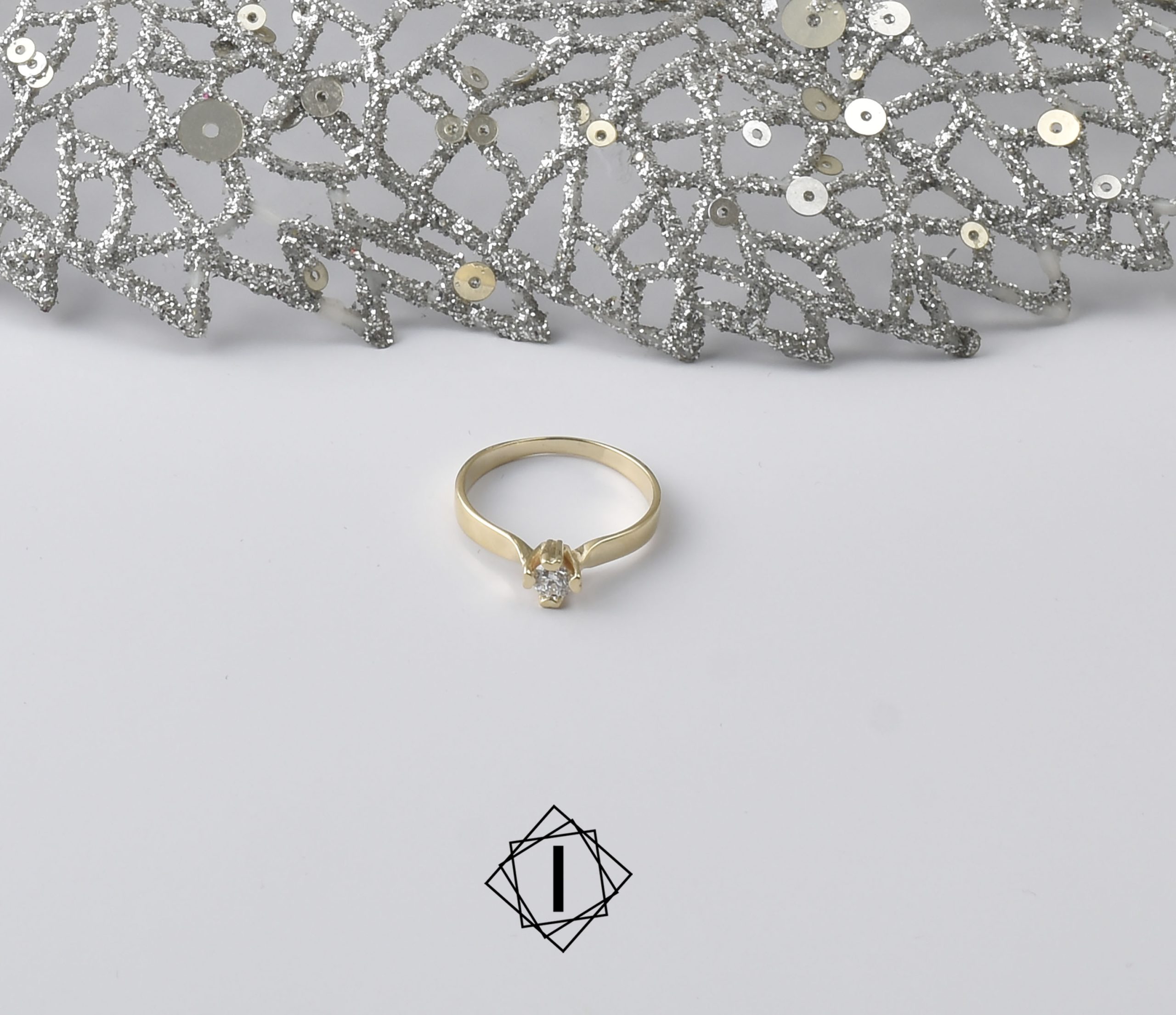 Zlatni verenički prsten sa dijamantom