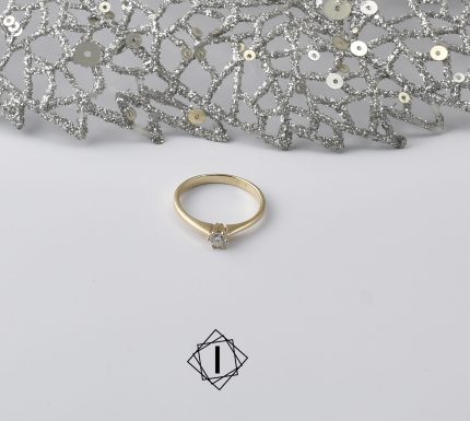 Dijamantski verenički prsten