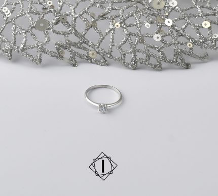 Diamond engagement ring