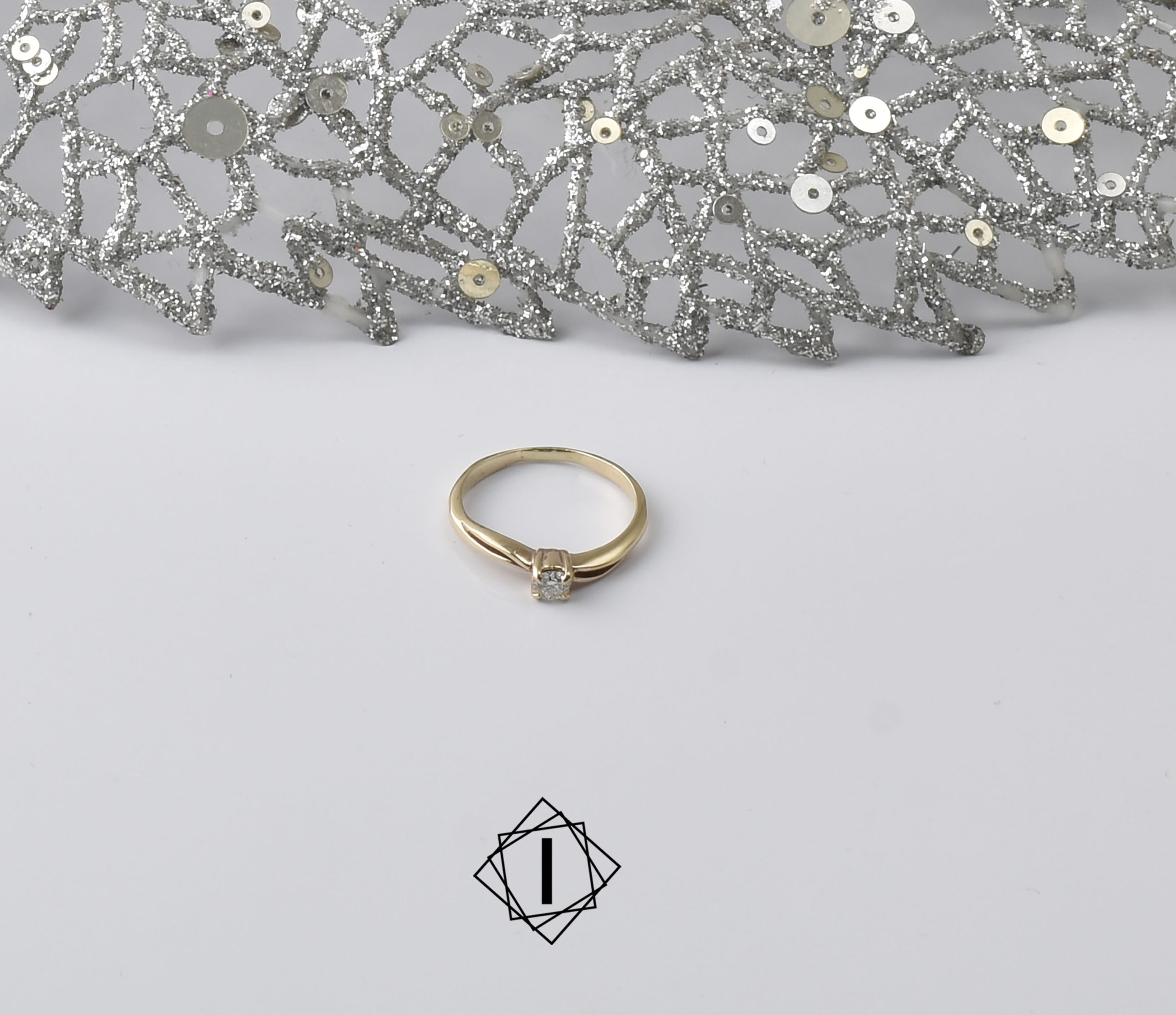 Yellow gold engagement ring