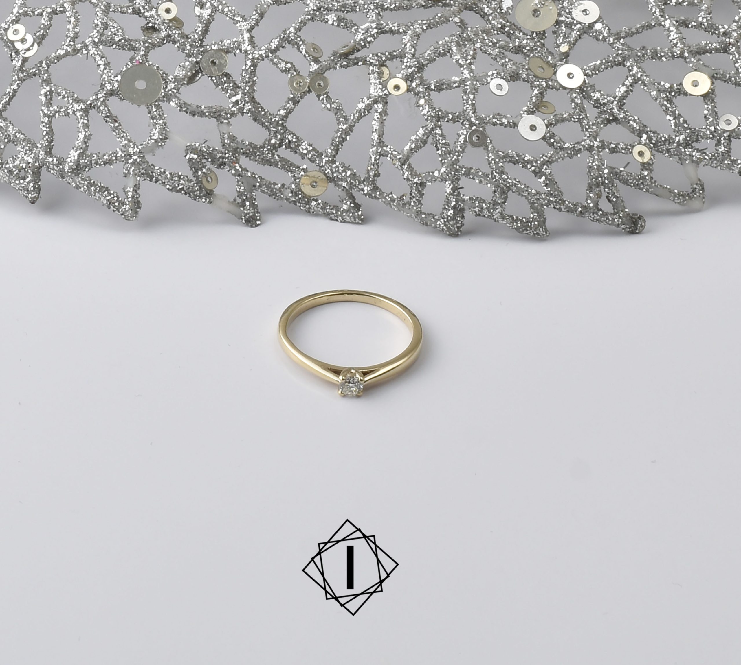 Diamond engagement ring