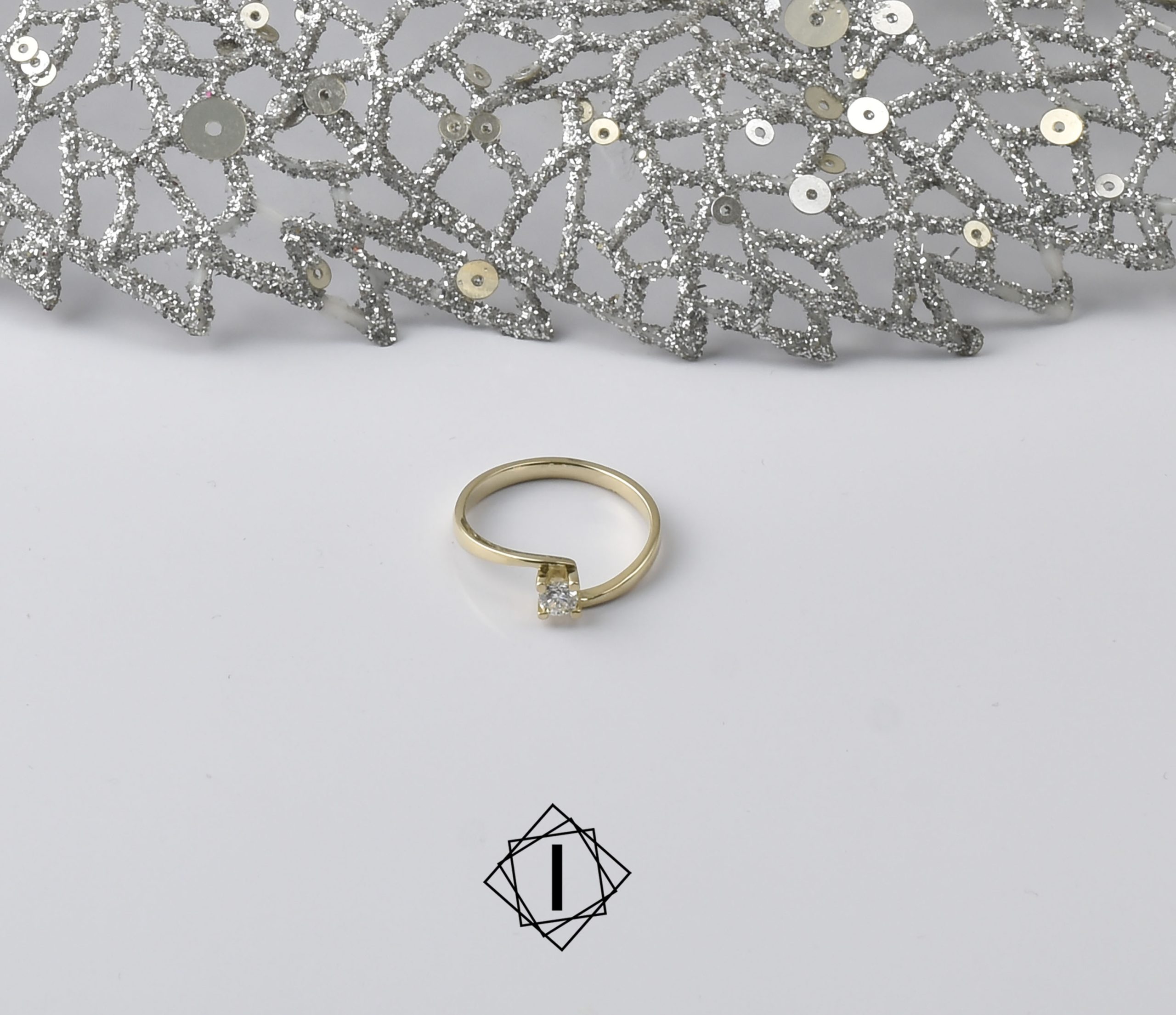 Gold engagement ring