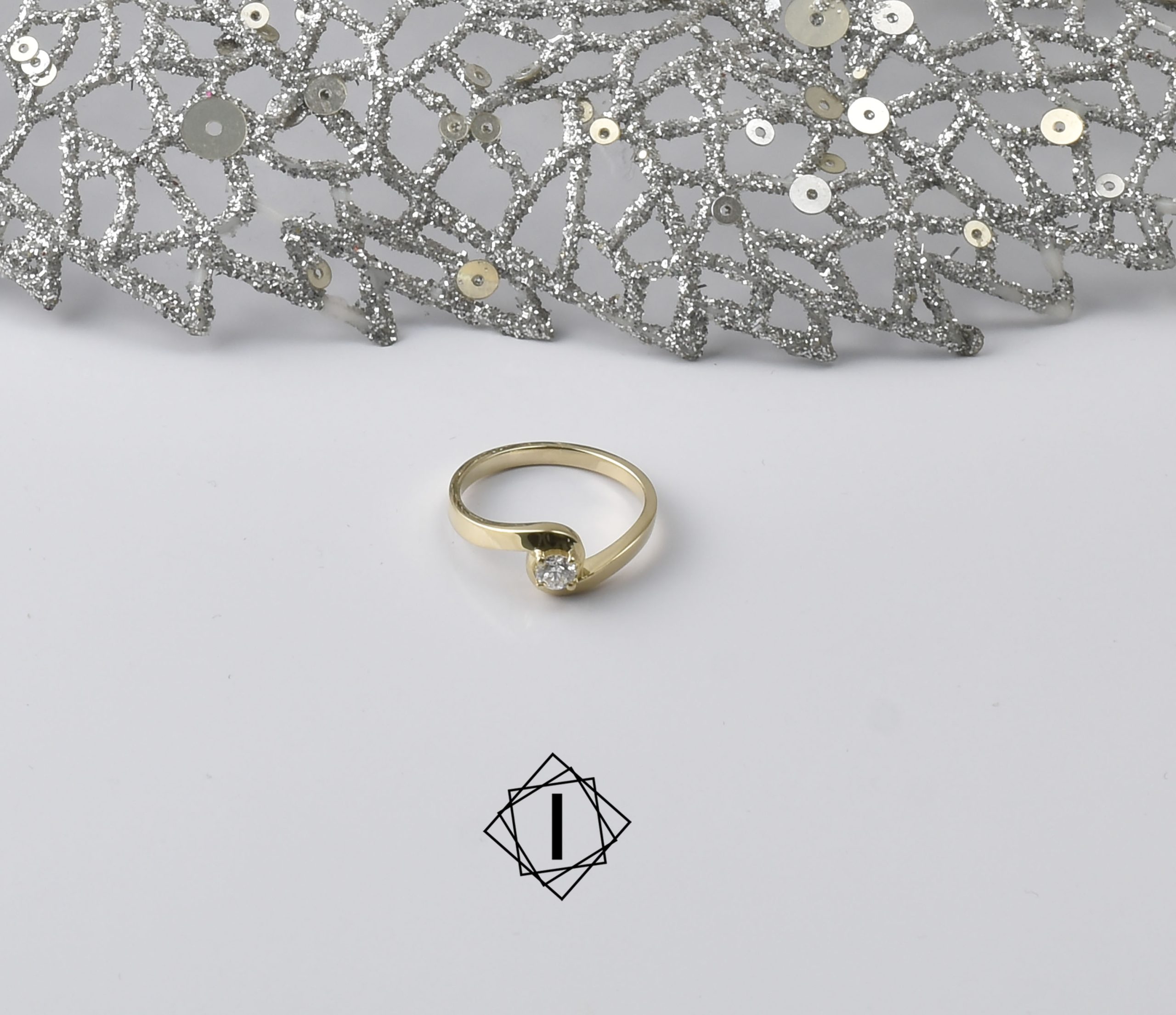 Yellow gold engagement ring