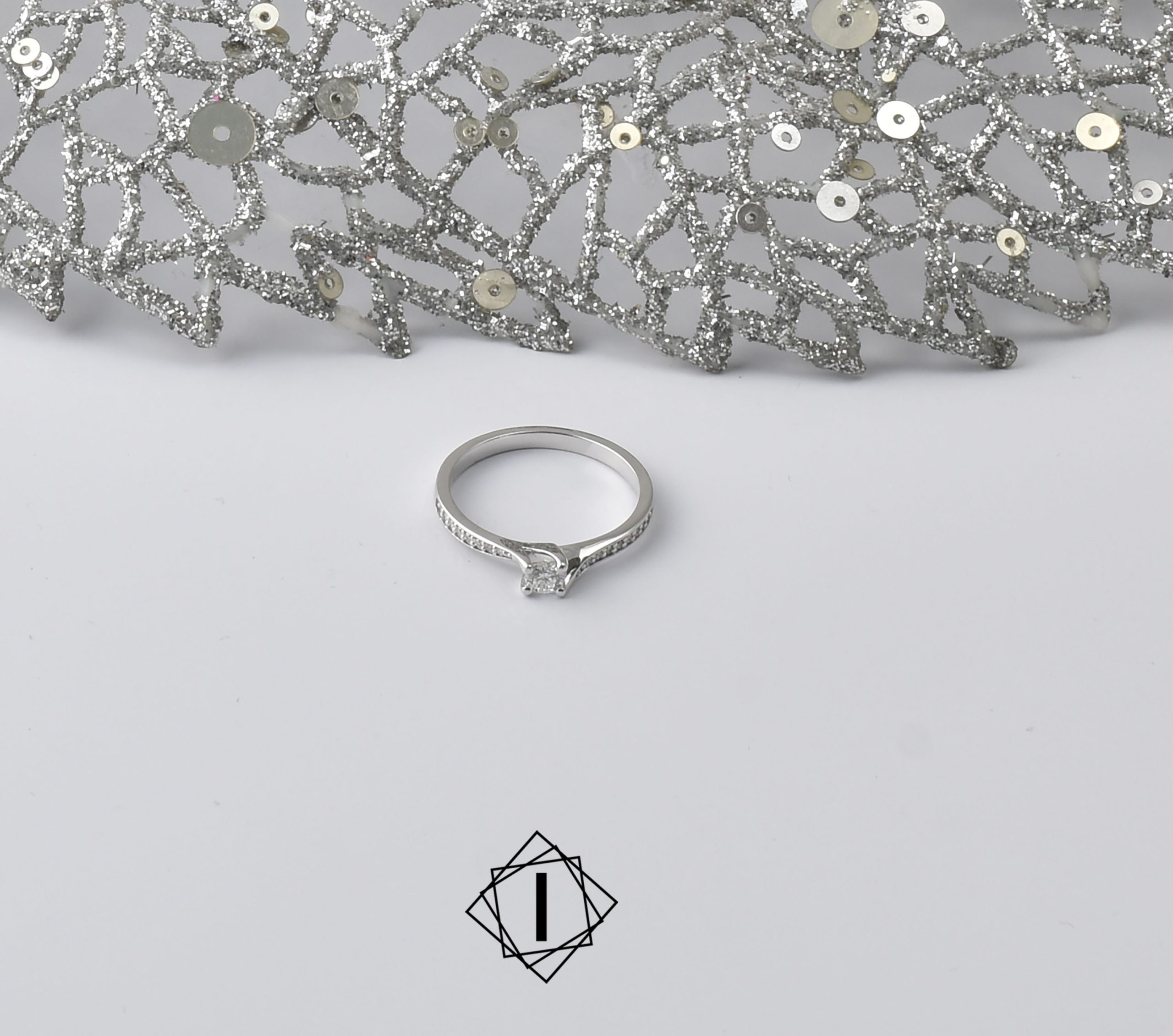 Moderan verenički prsten od belog zlata