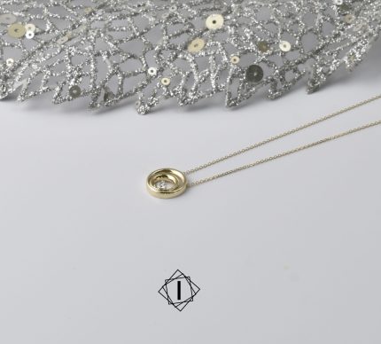 Gold necklace with a diamond
